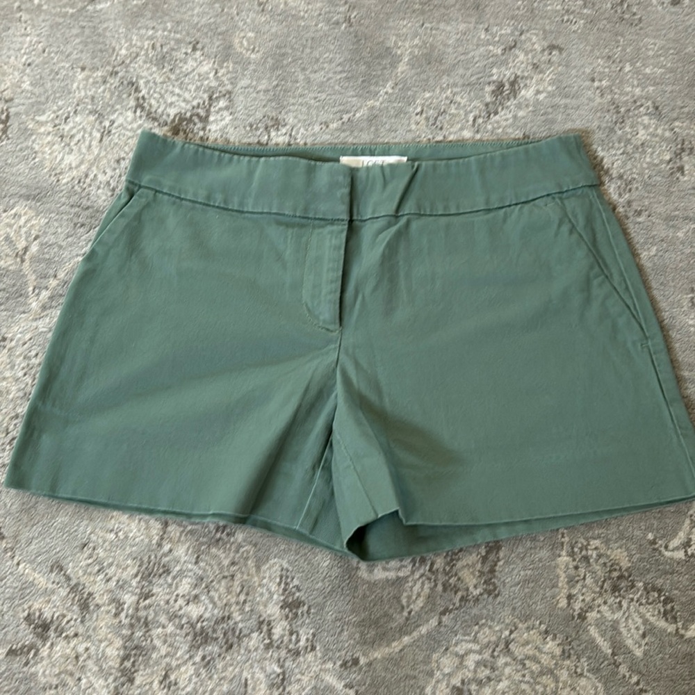 LOFT Riviera Shorts in Sage Green (Size 0)